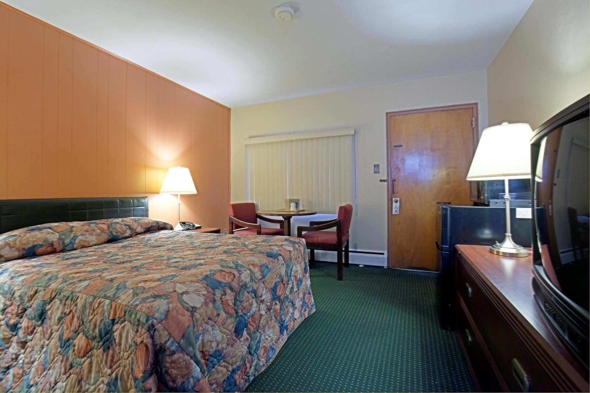 Americas Best Value Inn Bradford Room photo