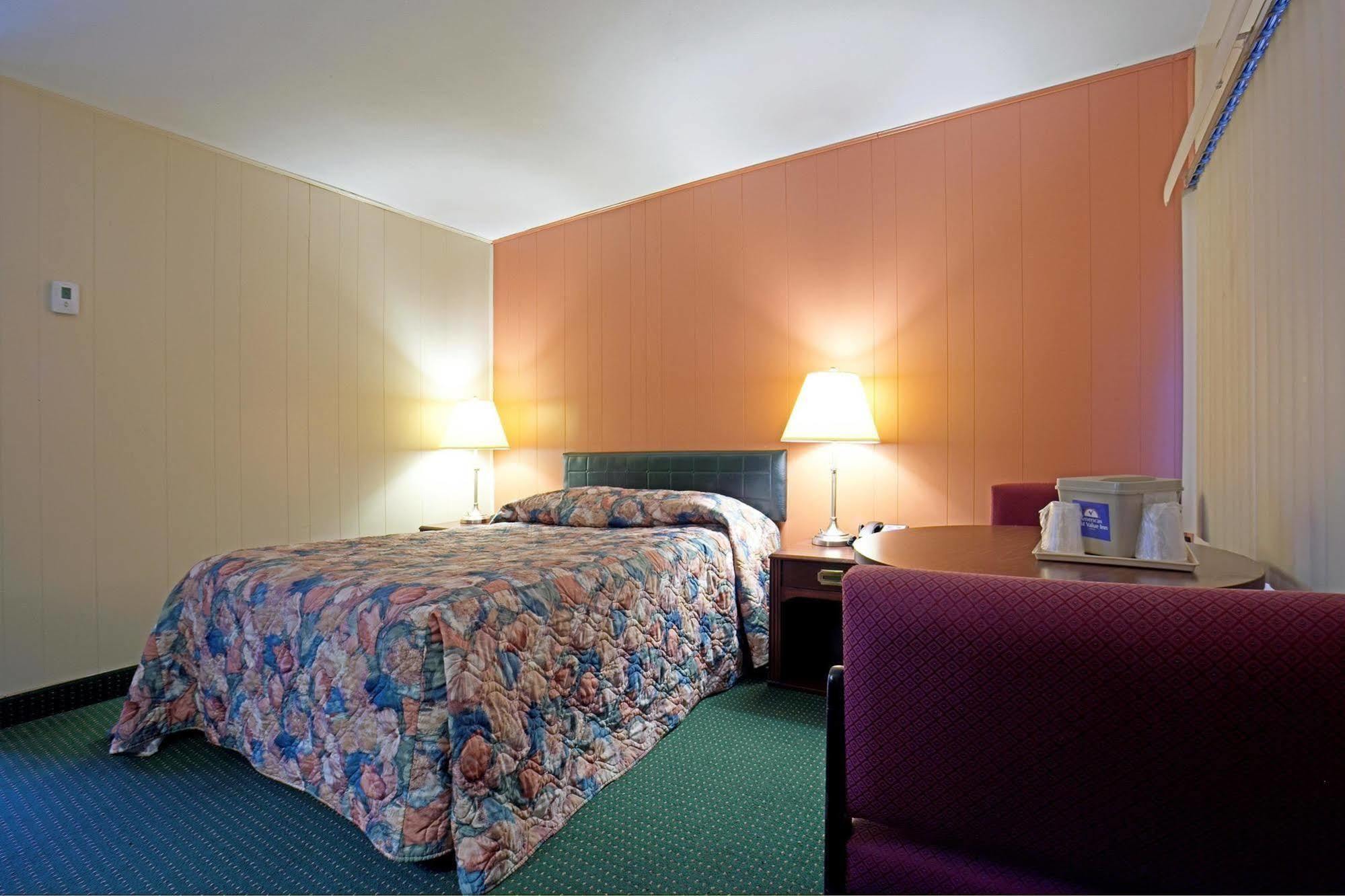 Americas Best Value Inn Bradford Room photo